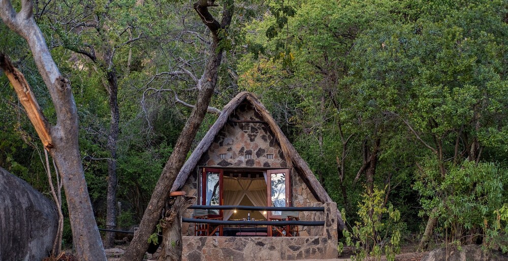 Big Cave Camp - Lodge On The Rocks