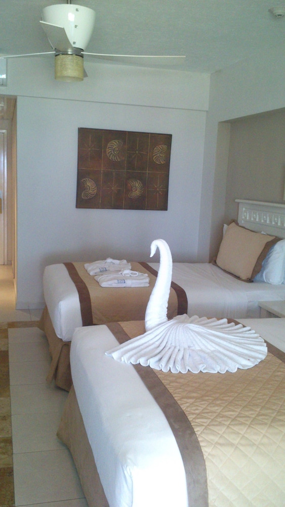 Cancun Vacations - BlueBay Grand Esmeralda All Inclusive - Property Image 5