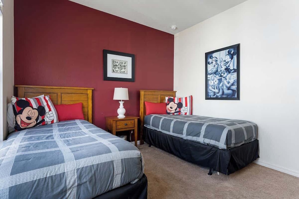 Welcoming 4 BR Sleeps 10 Guests