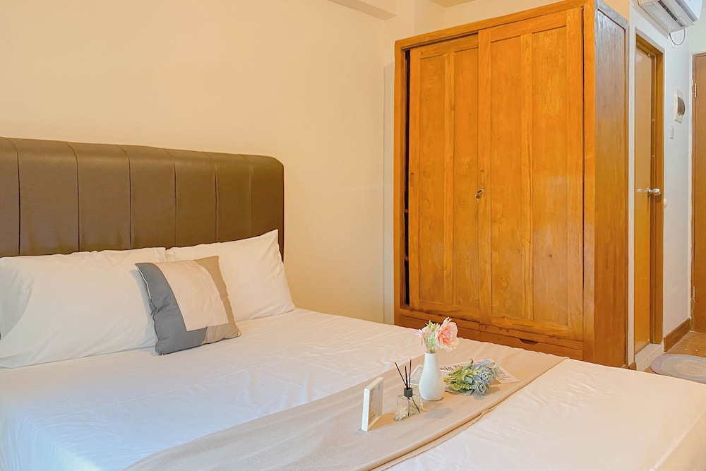 Homey And Good Place Studio At Tifolia Apartment