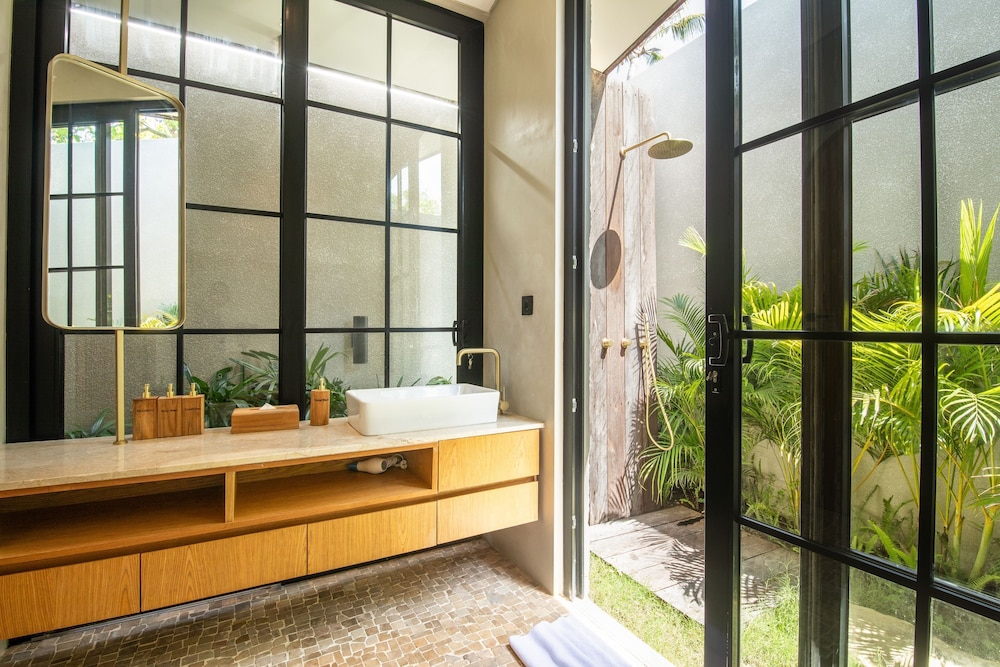 Villa Serai 5br to the Beach