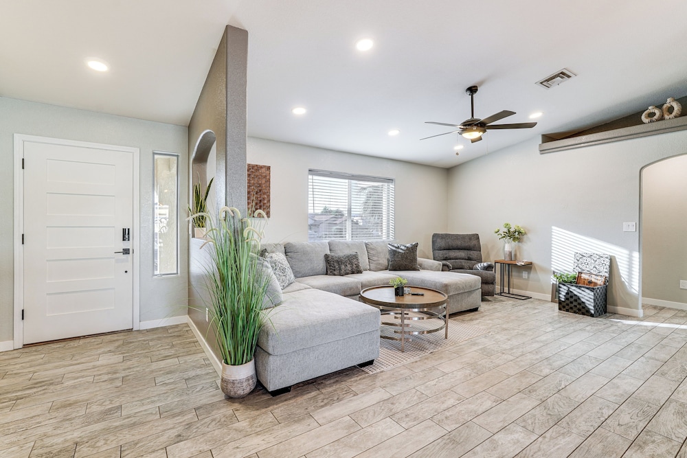 3 Mi to London Bridge: Home w/ Patio & Grill!