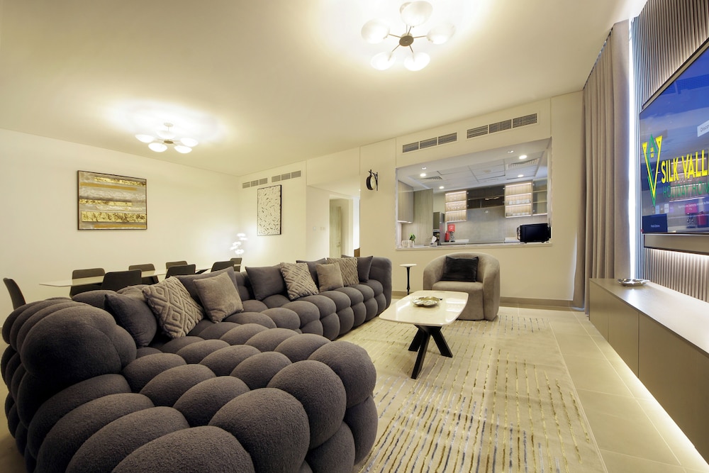Luxurious 4BR Villa with Private Garden