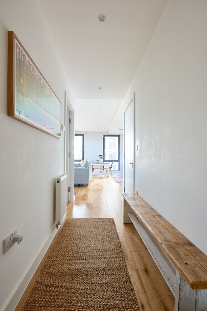 Beautiful 1 Bedroom With Balcony Near Mile End