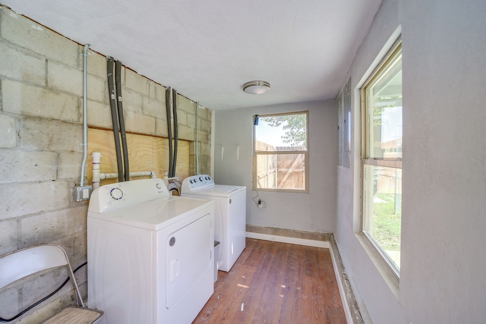 7 Mi to Dtwn Tulsa: Dog-friendly Home w/ Yard