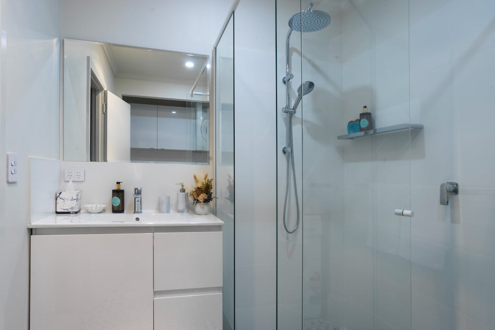 Beautiful Pet Friendly 1BR Cottage With Patio