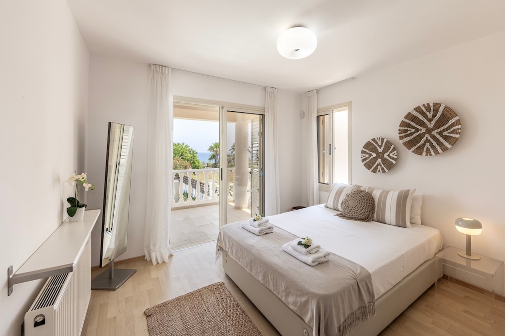 Protaras Beachfront Villa Pietra