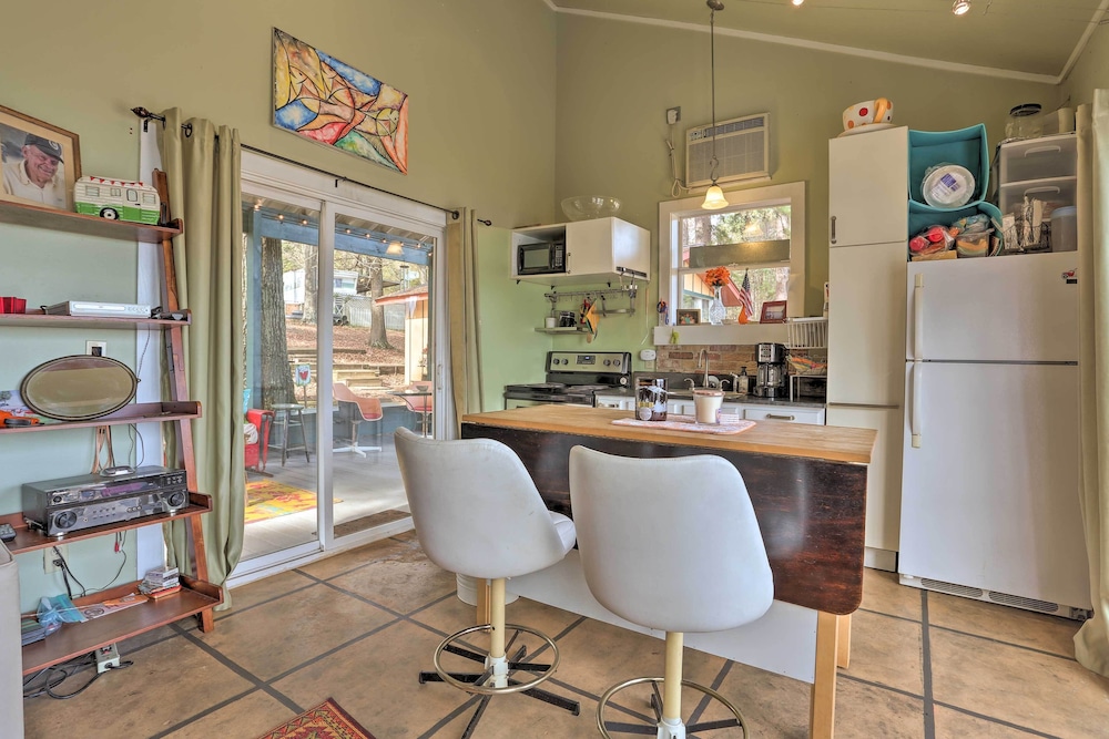 Ruston Vacations - Lakeside Pleasure Island Cabin w/ Deck  Gas Grill - Property Image 4