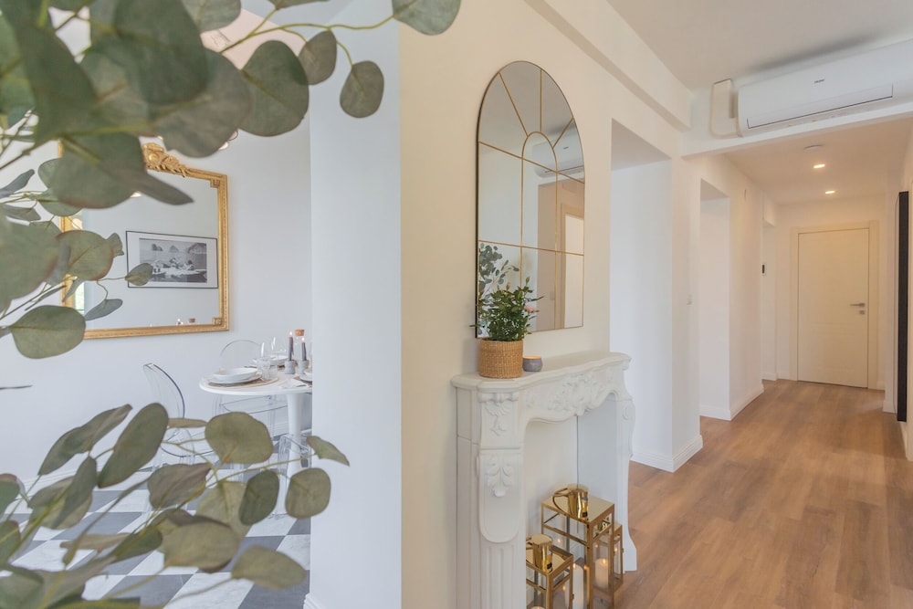 Lakeview Apartments by Rent all Como