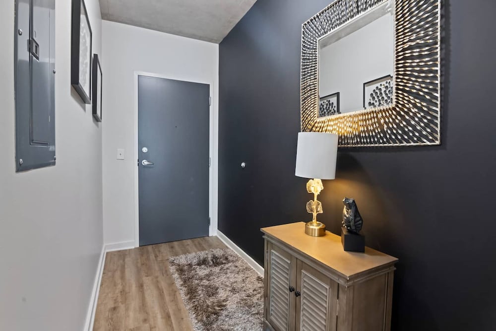 Chic Midtown High-rise With Great Views
