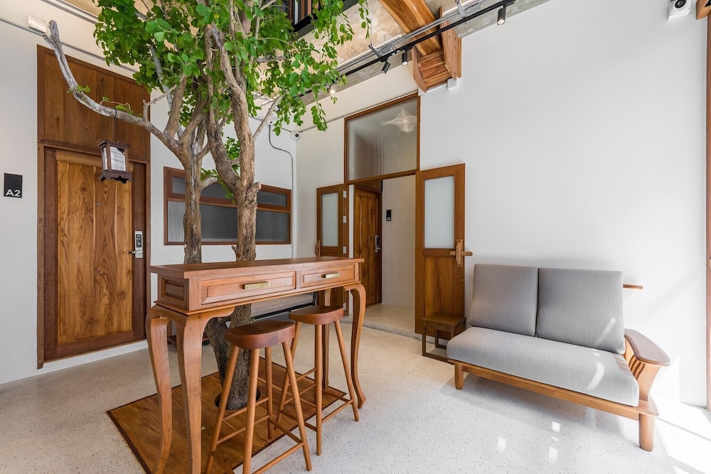 Lobby & Reception