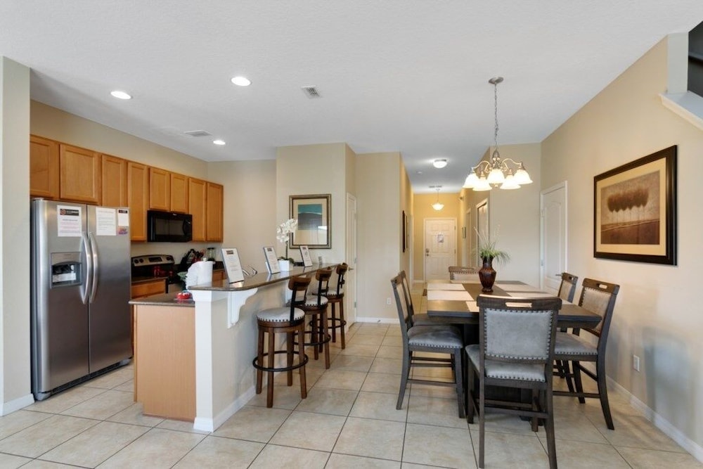 5 Bed 4 Bath Town With South Facing Pool 5 Bedroom Townhouse by RedAwning - Image 4