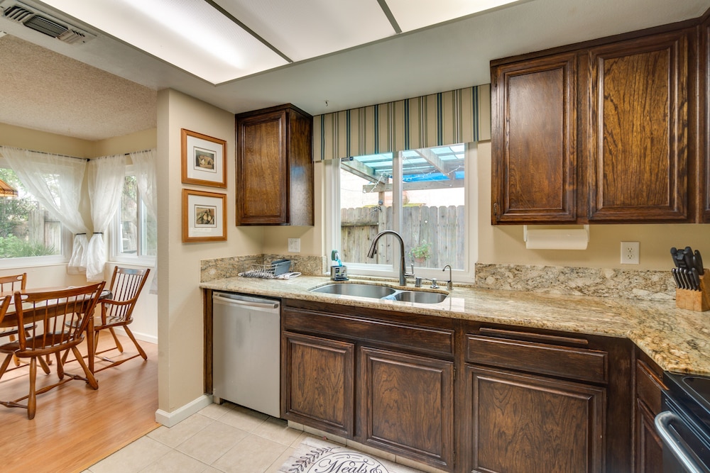 Sun-kissed Orangevale Home w/ Private Hot Tub!