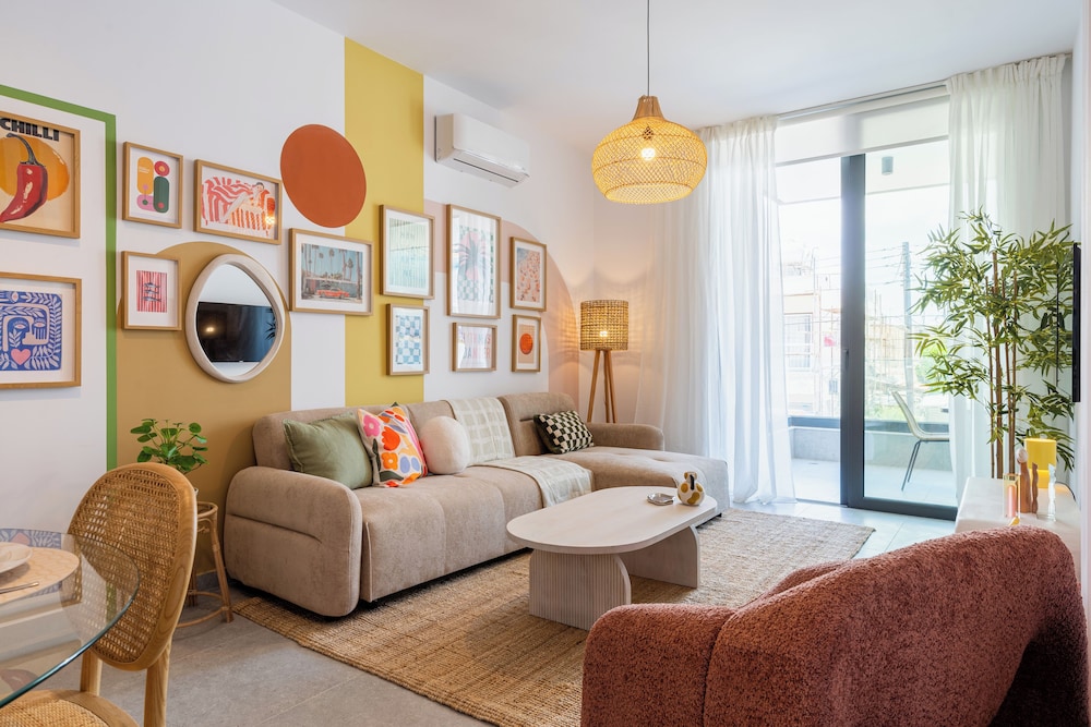 Lunette Artful 1-BR Apartment in Larnaca