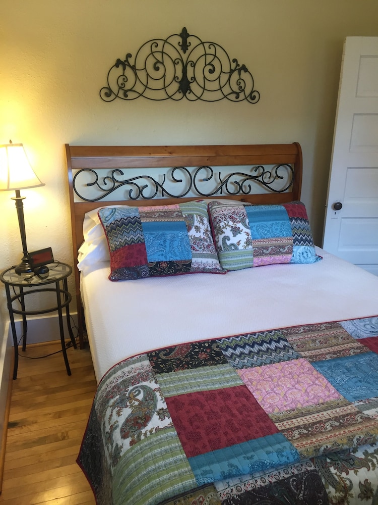 River Rock Cottages