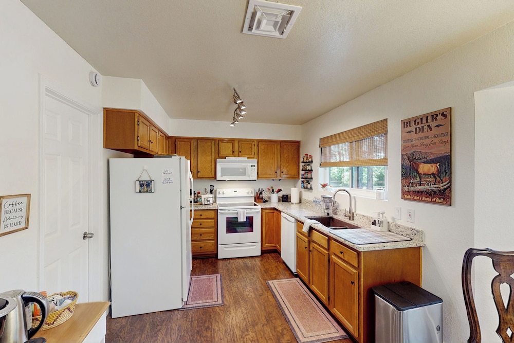3BR Home Close to Golf, Trails, Lake, & Ski Resort