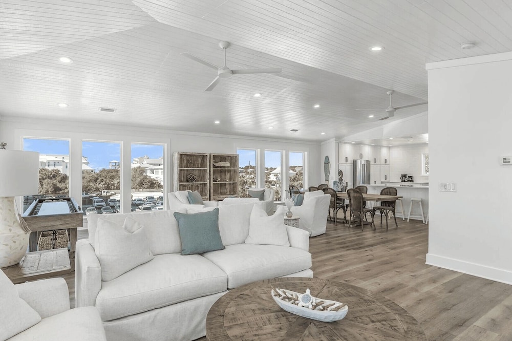 30A Beach Music by Avantstay Pool w/ Gulf Views Golf Cart