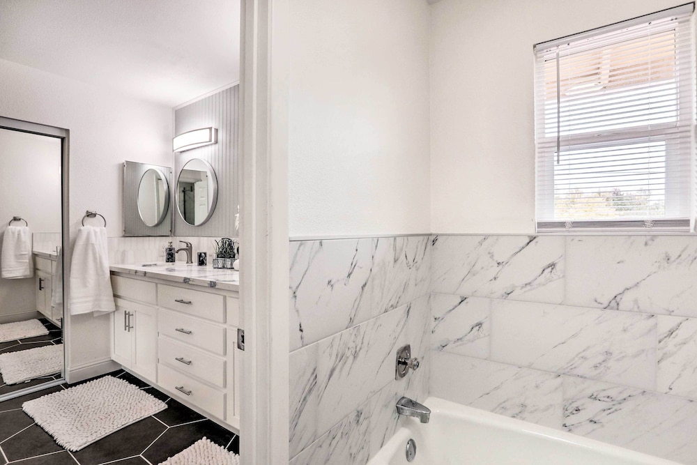 Reno Vacations - Sleek Family Retreat: 4 Mi to Downtown Reno! - Property Image 2