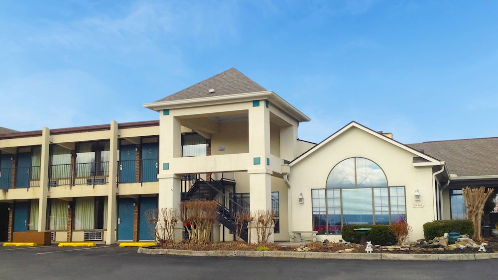 Sweetwater Vacations - Inn of Loudon - Property Image 1