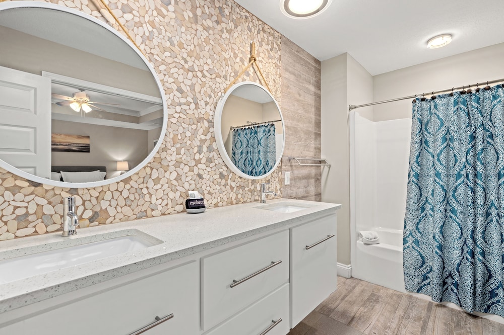 Spacious 4-bed, 3-bath Beach House Sleeps 12 for the Perfect Getaway