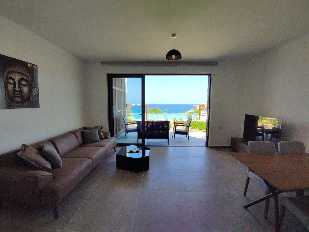 MY Wake Up by the Sea · Oceanfront Garden Retreat With Pool
