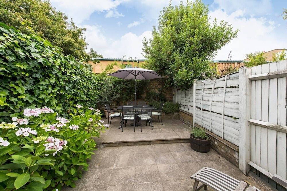 outdoor bbq area
