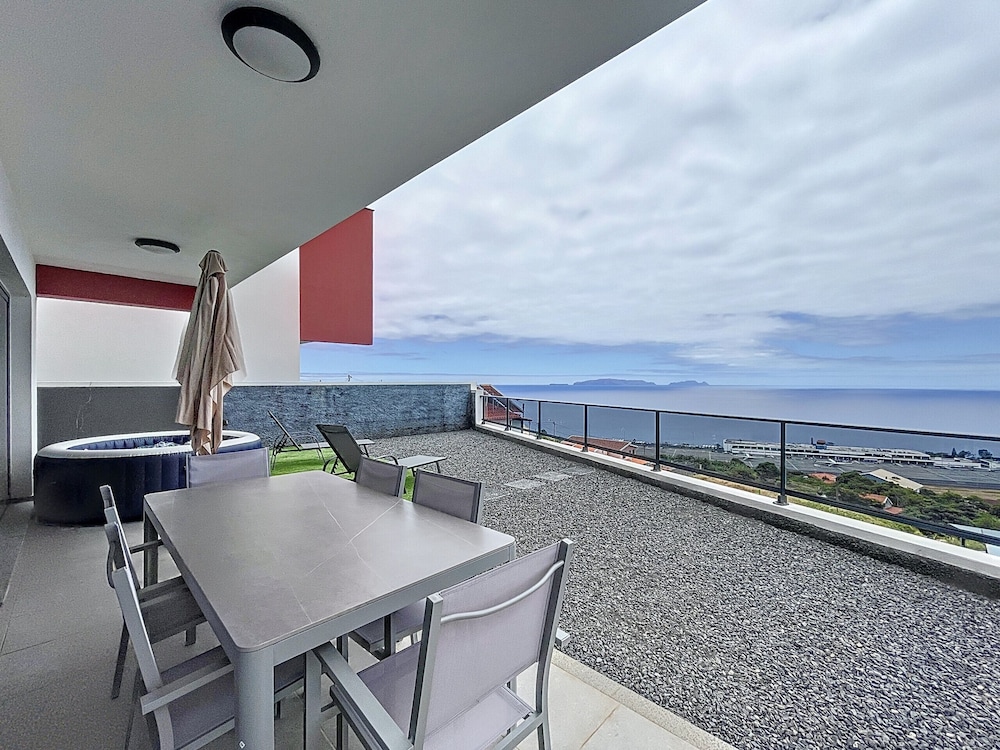 Blue Outlook Retreat by Atlantic Holiday
