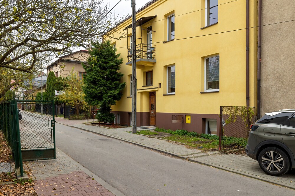 Modern Apartment in Krakow by Renters view 3