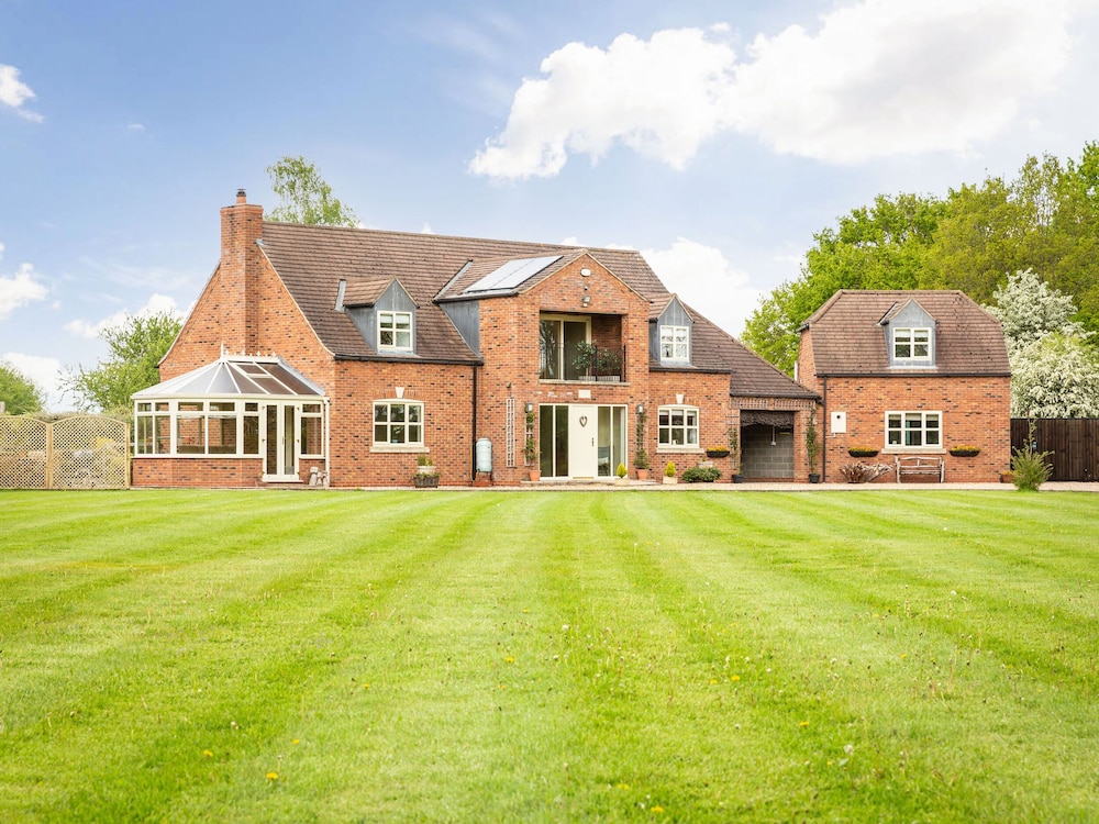 Broadleaf Lodge