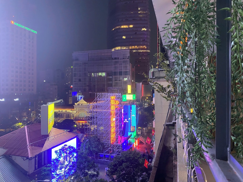 1 BR Nguyen Hue Walking St Bitexco