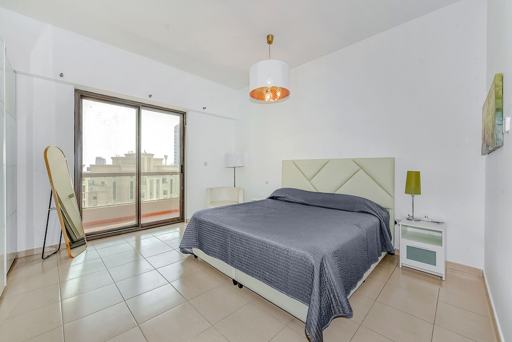1BR Apartment with Marina View at Sadaf