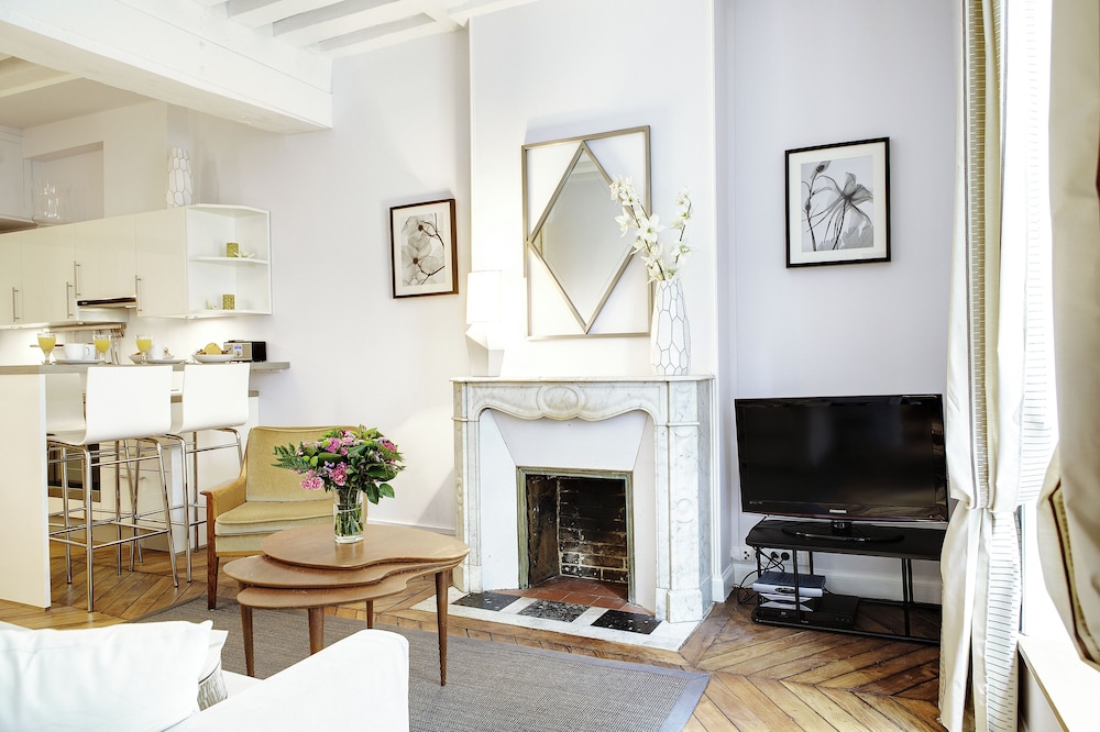 Paris Marais Central Residence