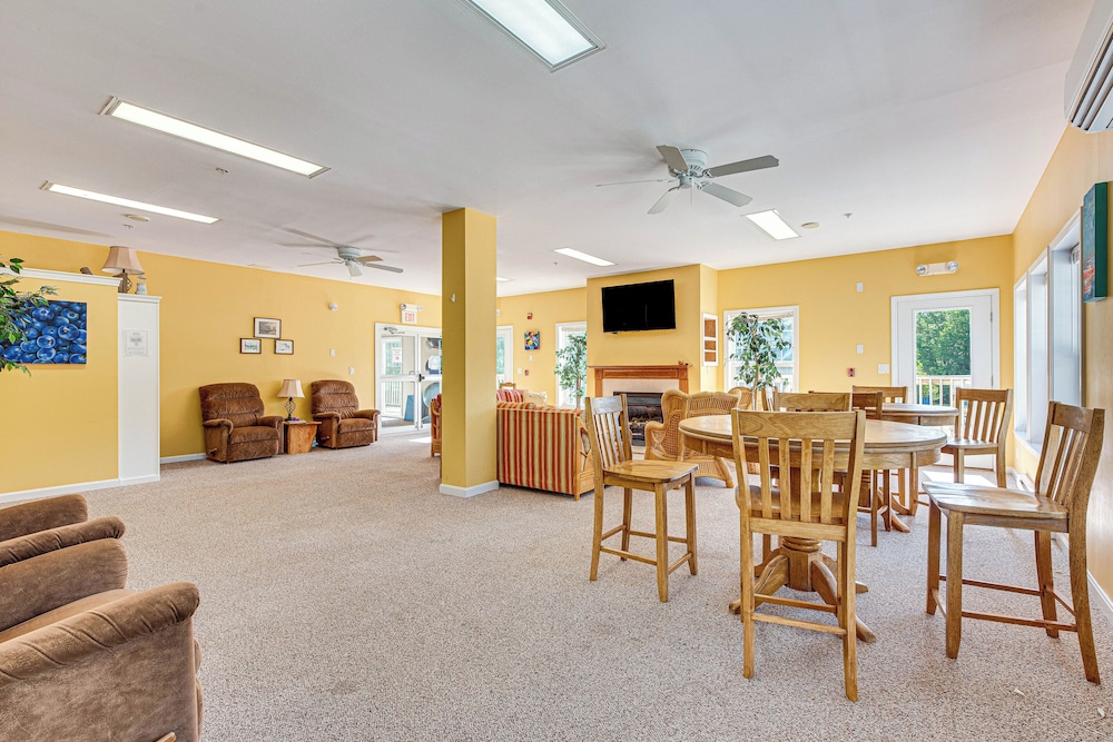 1 Mi to Beach: Cottage w/ Pool Access in Wells