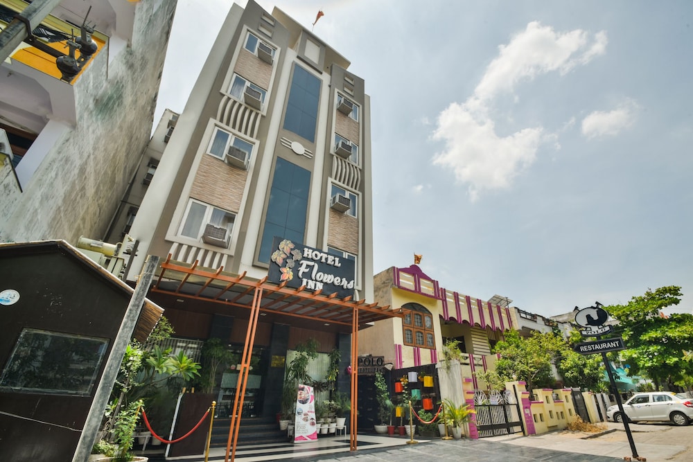 Hotel Flowers Inn