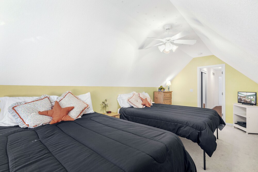 Gentle Slopes Retreat Fit For 12!