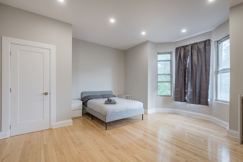 Beautiful 5BR in the HEART of Mile-End - Image 5