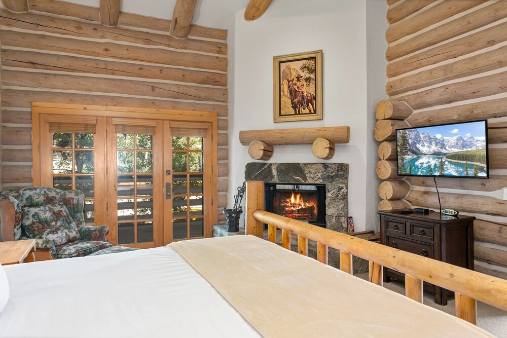 Pine Inn at Trail's End Lodge - Three Bedroom Residence with Spa #1 3 Condo