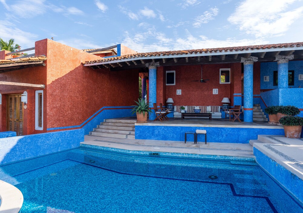 Lujosa Casa de 4 Recámaras con Alberca