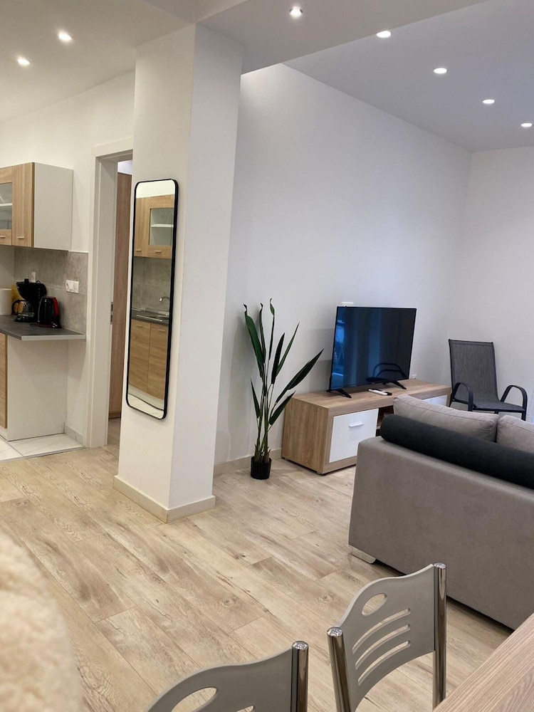 Elysian Apartment - At067