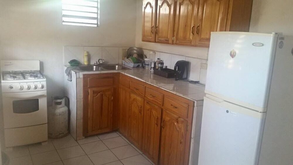 Yardie Guest House - Property Image 7