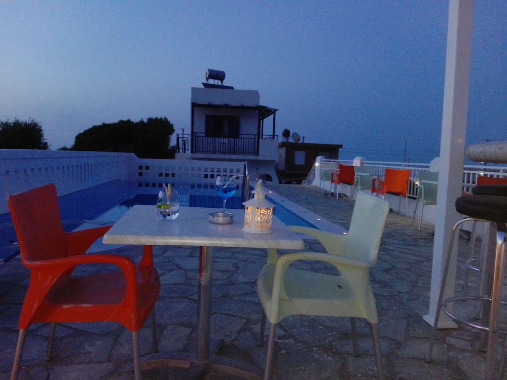 Okirroi Villas
