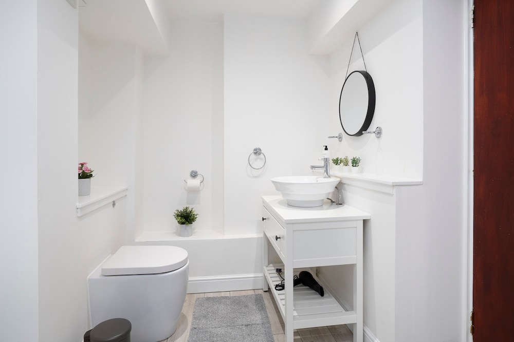 2bed-2bath Flat City Centre