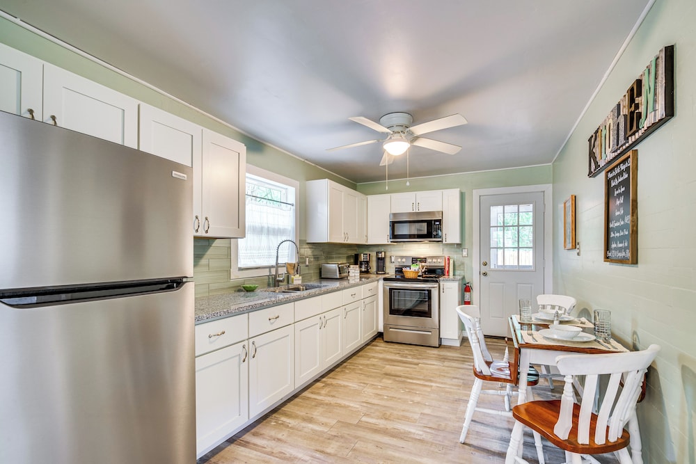 1 Mi to Ocala Dtwn Square: Home w/ Yard!