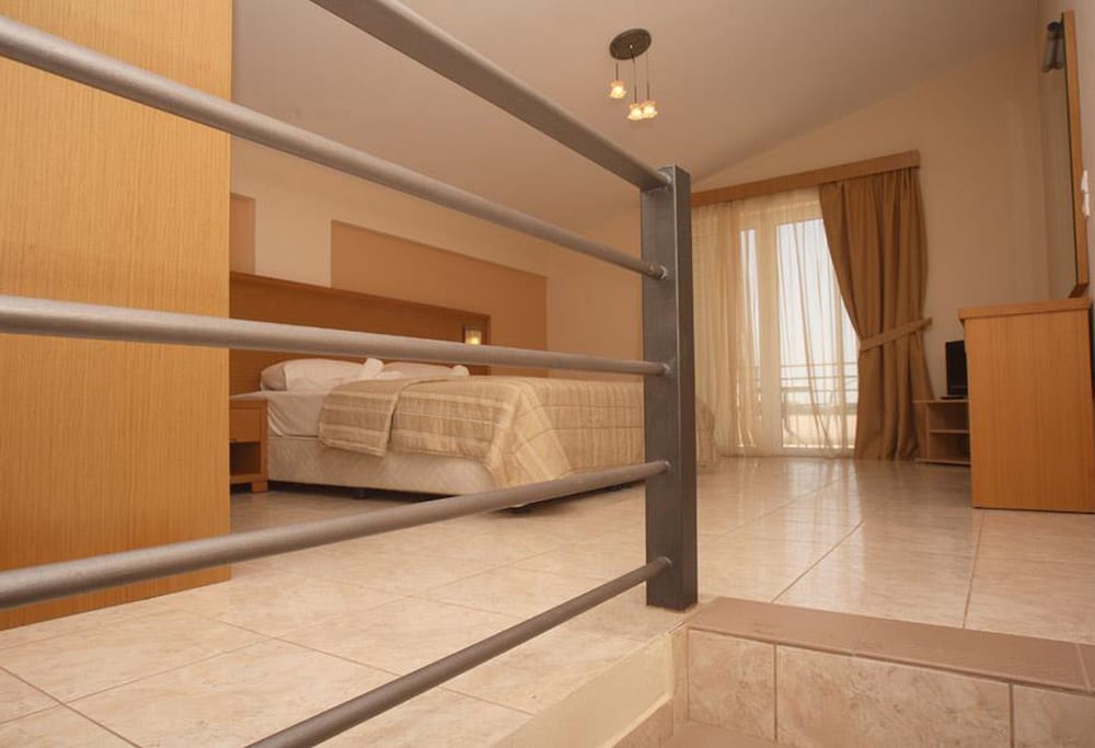 Anilio Plaza
