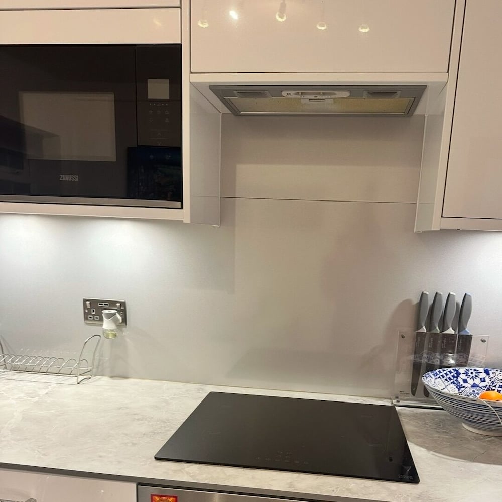 Gerrardscross - Stay4 - Parking - Petsok - Wembley