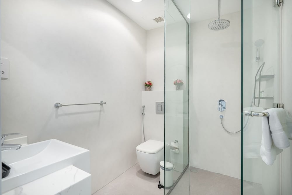 Peaceful and Airy 1-bedroom Apartment With the Palm Beach View