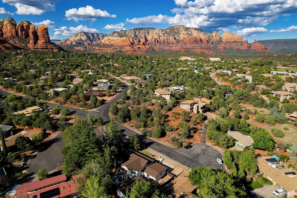 Hot Tub, Sauna & Red Rock Views Near Sedona Trails Sedona Serenity Retreat by Avantstay