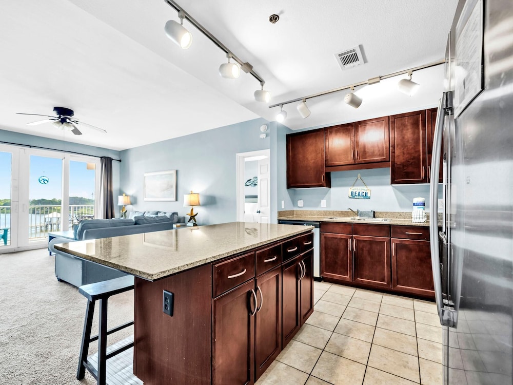 Laketown Wharf 331