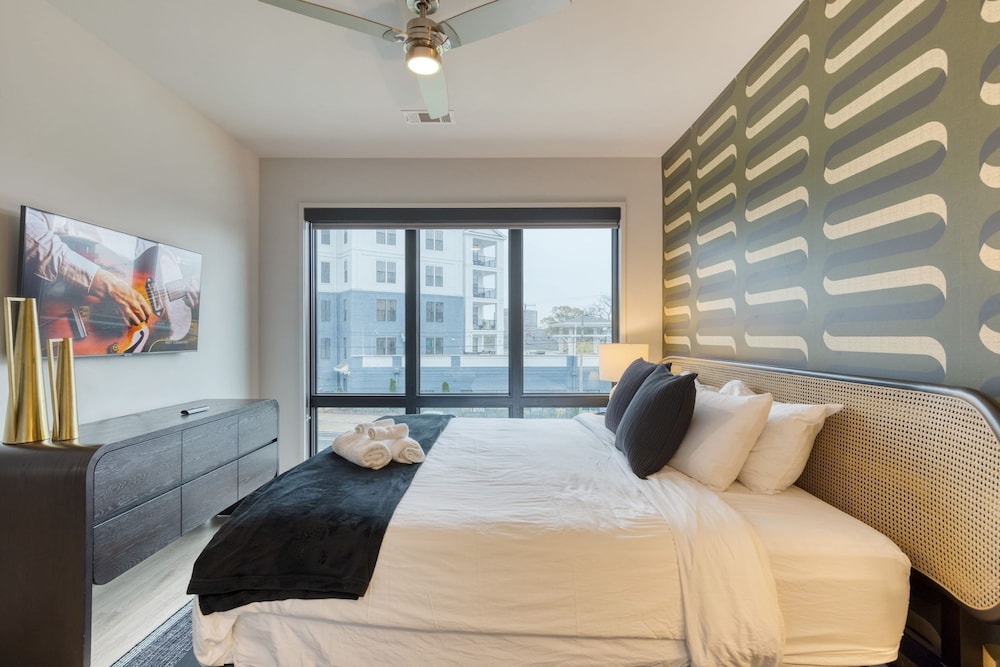 Wonderstruck Walkable Midtown Location at Odyssey Pool BBQ Fitness Room