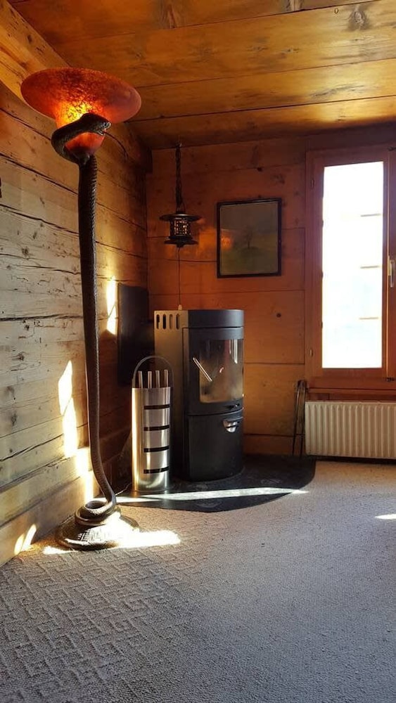 5 BR Gstaad Paradise View Chalet With Outdoor Jacuzzi
